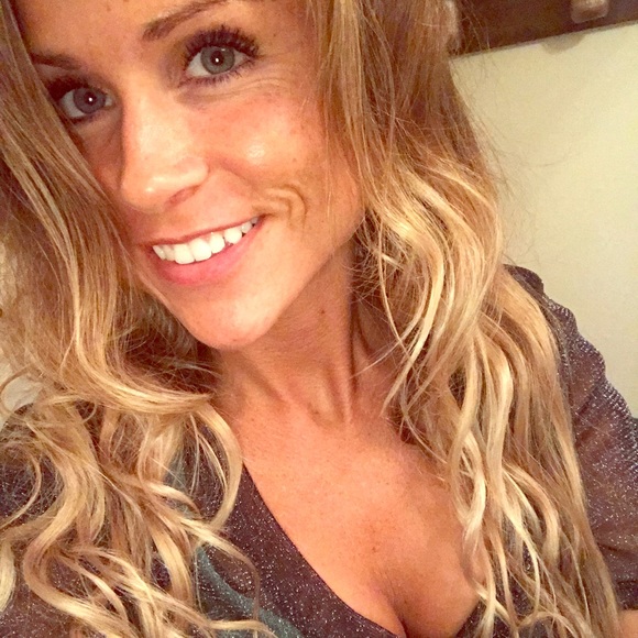 Meet your Posher, Macy - Picture 1 of 1